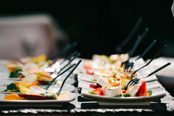 Wie kann man Platz in der Küche mit cleveren Produkten sparen?